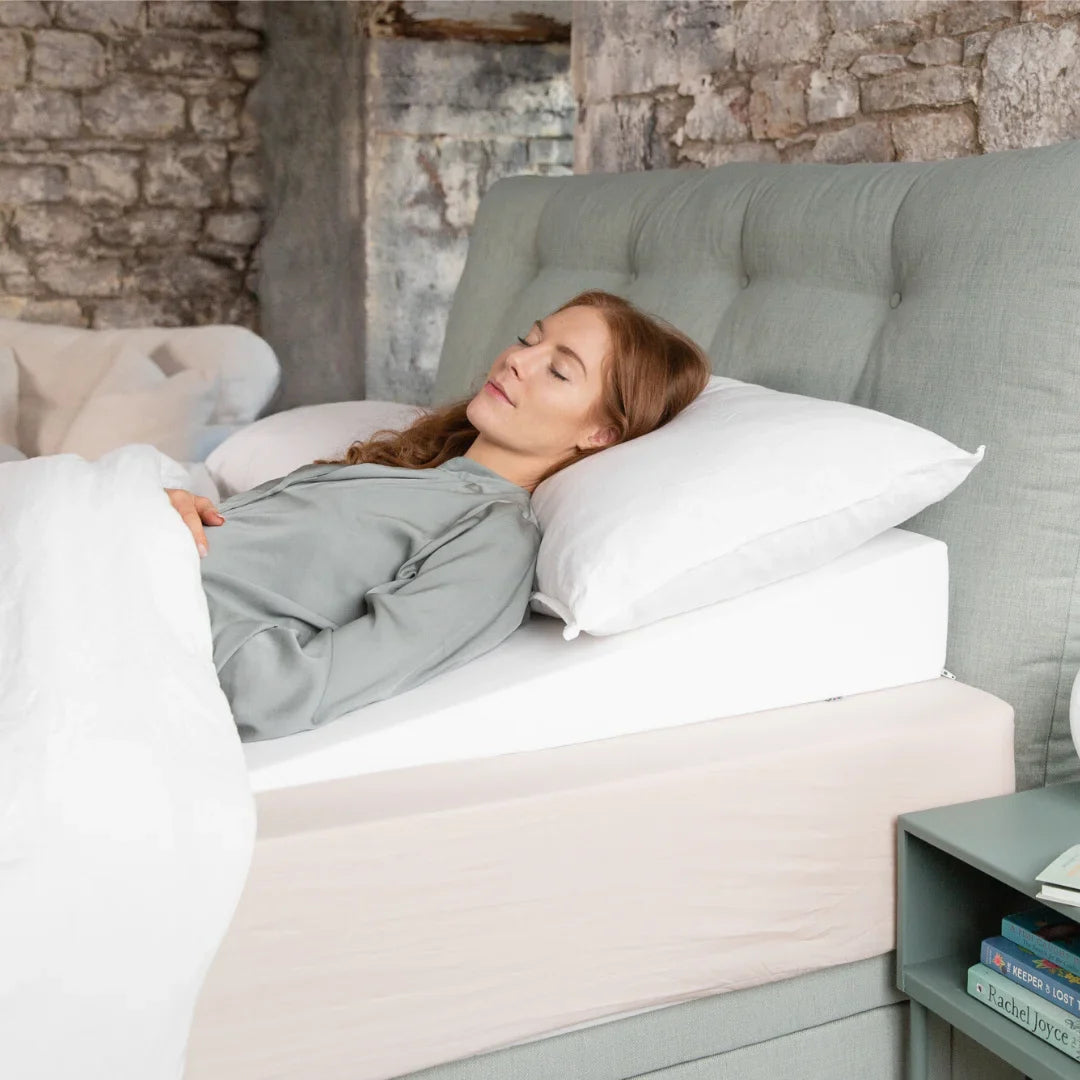 The perfect companion for a good nights rest if you snore or have acid reflux, these wedges elevate the head of the mattress and your upper torso in turn and make sleeping and the next day better so you relax when needed. altering you airways to get better breathing and less backflow for your overall health. give you partner a little more peace of mind too. designed to fit ergonomically for all mattress types and bed sizes. It can also help with GERD and sleep apnoea 

